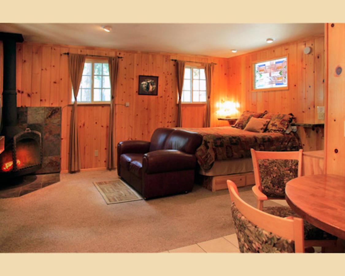 Silver Pines Lodge アイディルワイルド エクステリア 写真