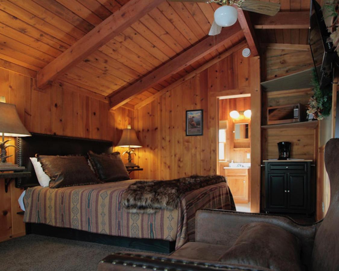 Silver Pines Lodge アイディルワイルド エクステリア 写真