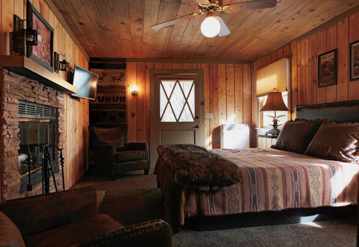 Silver Pines Lodge アイディルワイルド エクステリア 写真