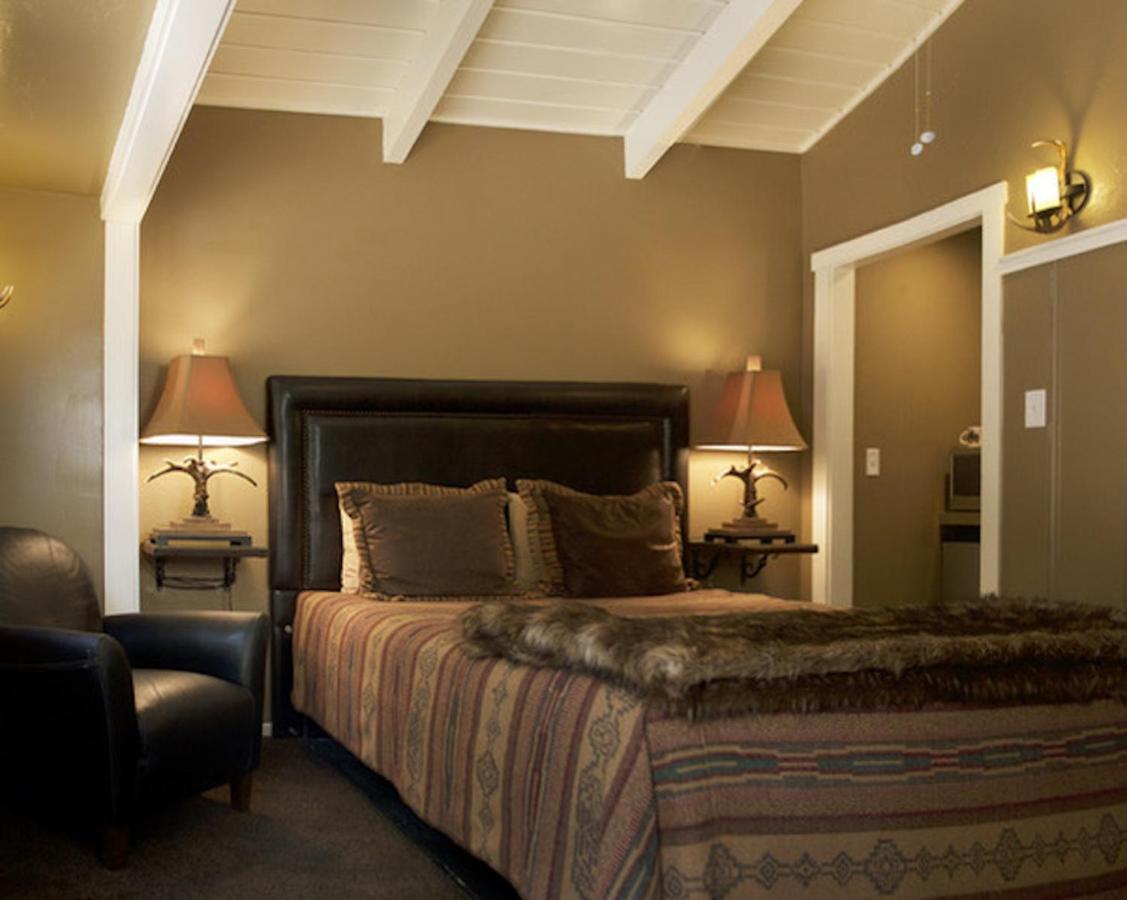 Silver Pines Lodge アイディルワイルド エクステリア 写真